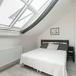 Kent Ridge Loft, Sokolska