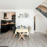 Kent Ridge Loft, Sokolska