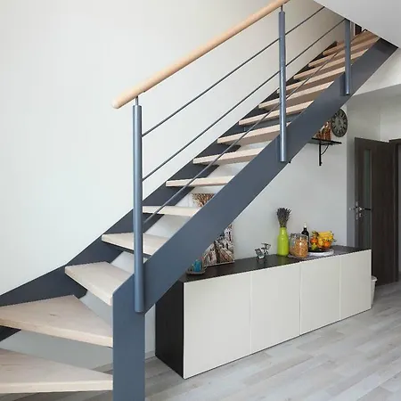 Kent Ridge Loft, Sokolska Apartment Prague