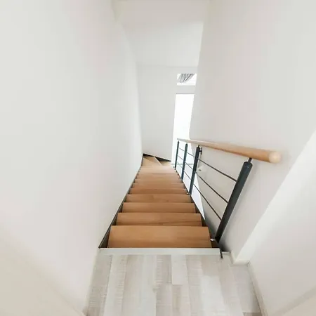 Apartment Kent Ridge Loft, Sokolska Prague