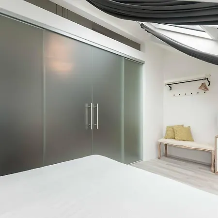 Kent Ridge Loft, Sokolska Prague