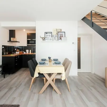 Kent Ridge Loft, Sokolska